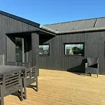 Renovated With Sea View In Skastrup