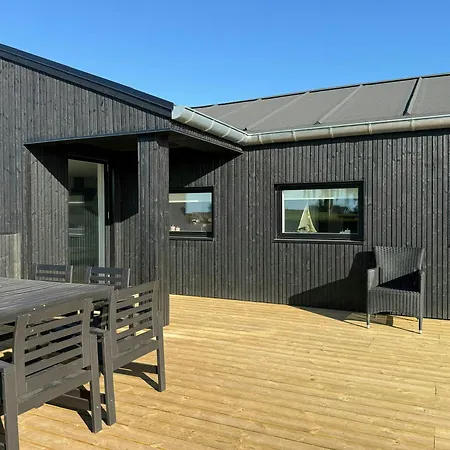 Renovated With Sea View In Skastrup