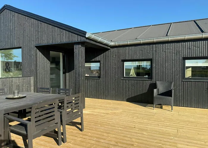 Renovated With Sea View In Skastrup